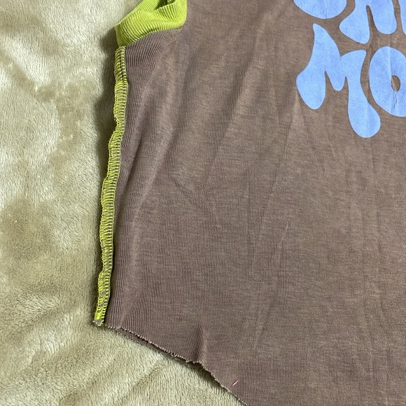 Mauve Purple 90s printed 'Save Mom' graphic cropped Tank Top - Picture 3 of 6